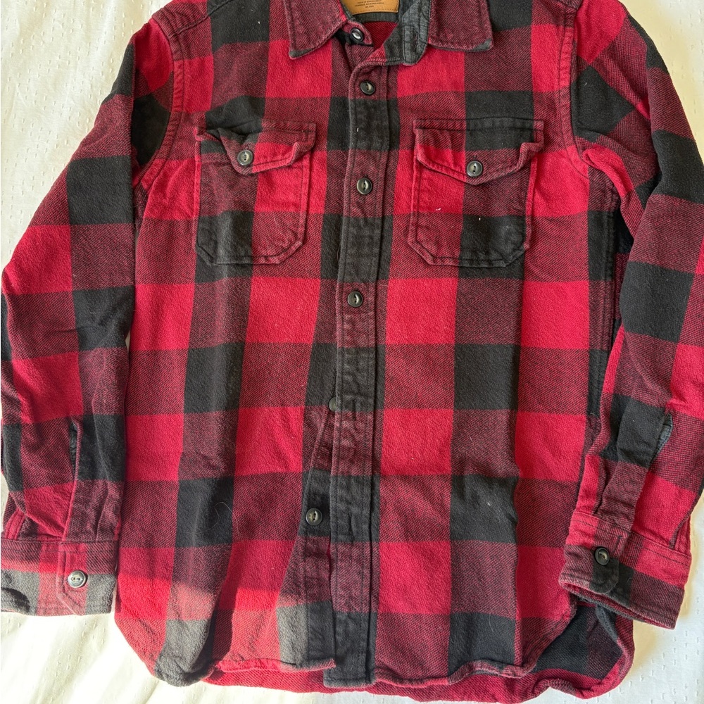 American Eagle Outfitters Red and Black Plaid Casual Button Down Shirt